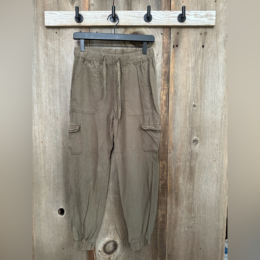 Thread & Supply Cargo Jogger in Olive Green Size XS